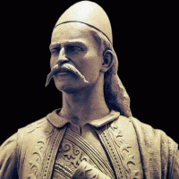 Busti i Lekë Dukagjini po kthehët në tokën e tij në Shpenadi të Prizrenit 