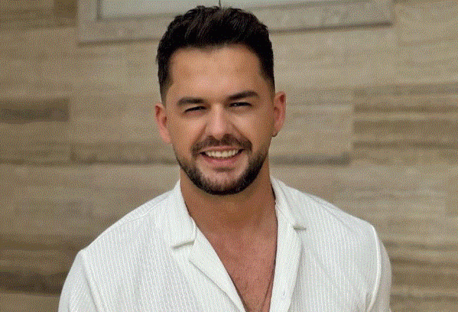 Kjo ishte kënga e fundit që Shpat Kasapi e interpretoj live për publikun e tij