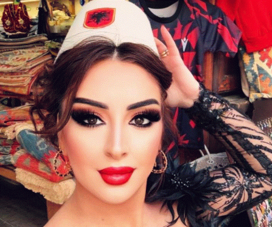 Vlora Kastrati publikon këngë me frymë patriotike