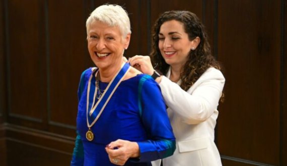 Osmani në Berlin i ndan medalje politikanes gjermane