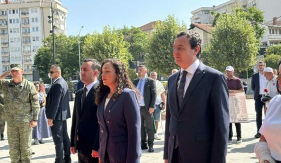 Osmani e Kurti bashkë me Dimal Bashën bënë homazhe te Monumenti i Personave të Zhdukur