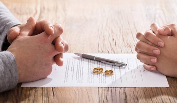 Ja sa çifte i dhanë fund martesës vetëm gjatë prillit