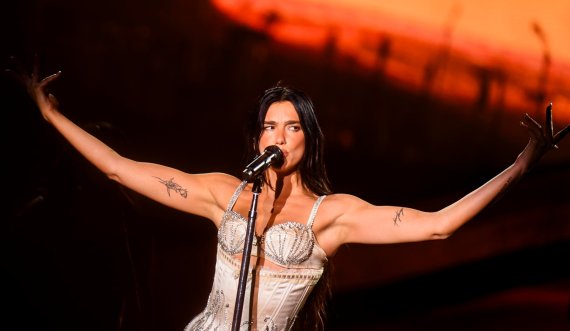 Dua Lipa del me mesazh pas mbylljes së ‘Sunny Hill’