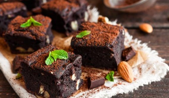 Recetë: Embelsirë me hurma dhe çokollatë