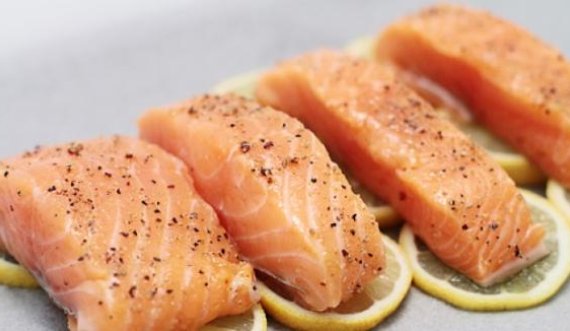 Recetë: Fileto salmoni me limon