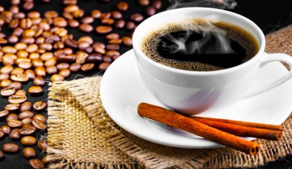 A e dini sa sheqer duhet të shtoni në kafen tuaj?