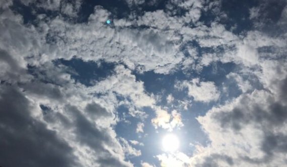 Ky mot do t'ju mirëpret të enjten