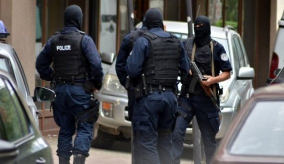 Arrestohen tre persona në flagrancë