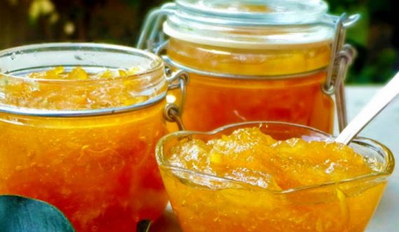 Shurupi i kollit i bërë nga lëvorja e mandarinës