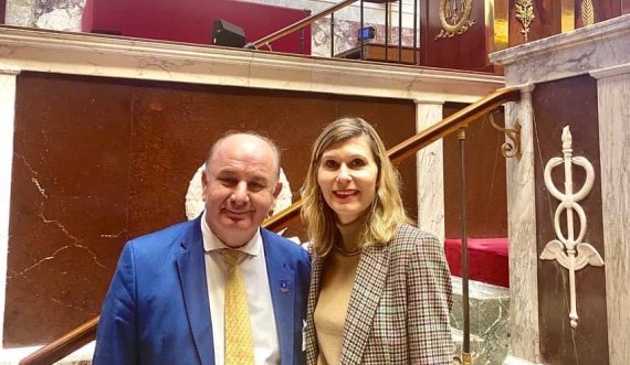 Mikja e shqiptarëve kandidate për deputete në Francë, Virginie Duby-Muller, thërret votuesit për mobilizim vendimtar në raundin e dytë të 7 korrikut