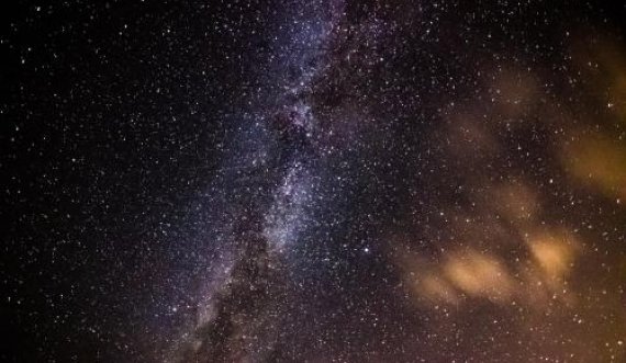 Në skajet më të largëta të universit, temperatura bie pranë absolutit