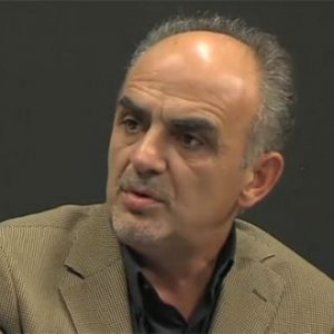 28 Dhjetori dhe dilema 'hamletiane'