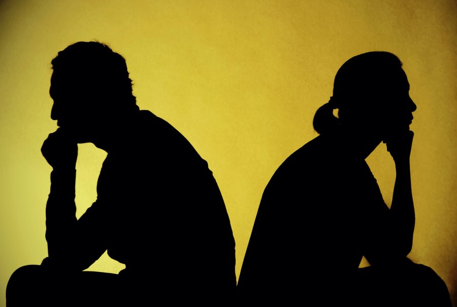 Faktorët që ju çojnë drejt divorcit dhe ju nuk e kuptoni