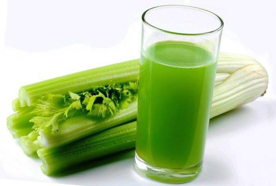 Lëngu i selinos është plot me vitamina