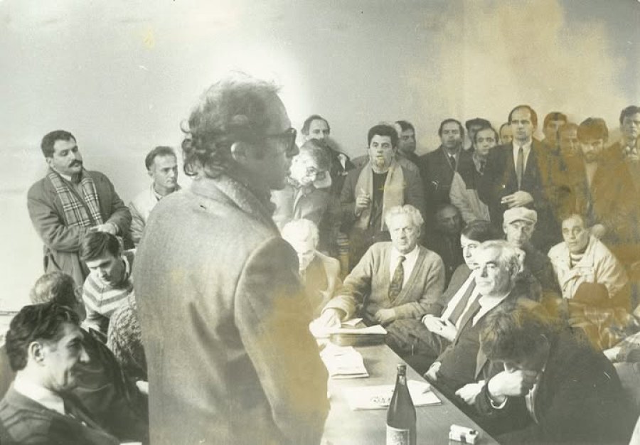 IBRAHIM RUGOVA MIDIS REALITETIT DHE IKONËS