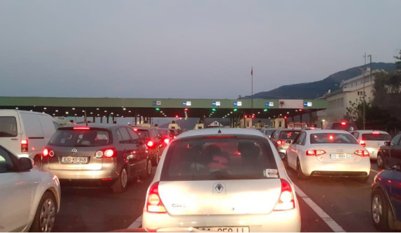 Numër i madh i kosovarëve drejt Shqipërisë gjatë vikendit