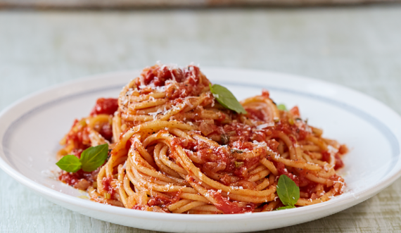 Recetë: Makarona me salcë pikante